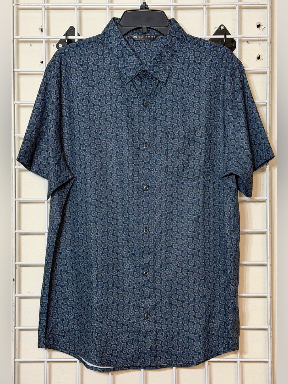Travis Mathew Men's Techwoven County Mile Button up short sleeve shirt size Lg